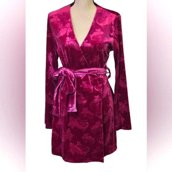 PrettyLittleThing Hot Pink Embossed Velvet Tie Bodycon Wrap Dress,Size6,NWT - Picture 1 of 16